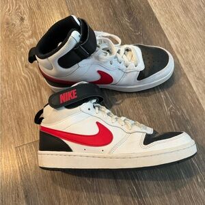 Nike court borough mid 2